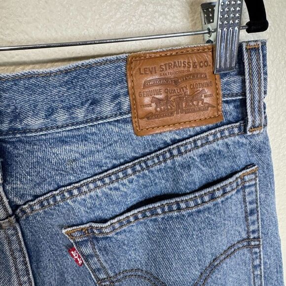 Levi's Premium Denim Wedgie Jeans Medium Wash Button Fly Size 27 Raw Hem - Picture 10 of 11